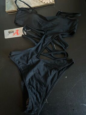 Yira new black cut-out one-piece swimsuit  with side details size Small